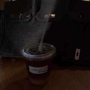 我带着初冬的第一杯咖啡在第一次见面的路灯下等你