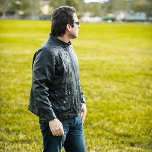 MARCHÉ CON UN AIRE DE LOCURA