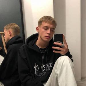 多想在平庸的世界拥抱你