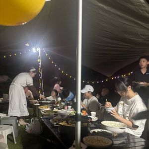 《雨中小派对》