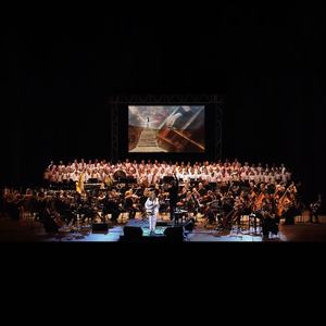 Alguien Me Espera (En Vivo)