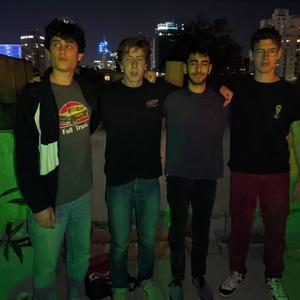 נפגש החברים