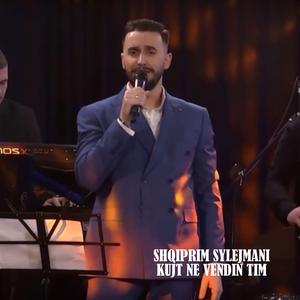 Doli goca ne penxhere