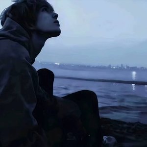 你像一艘忽远忽近的船