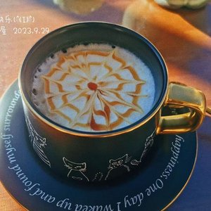 裂痕见光     作词：和馨(AI辅助)   作曲：AI