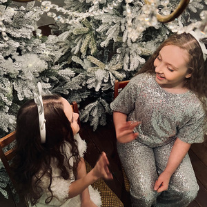 Новогодняя (feat. AVOCADO KIDS)