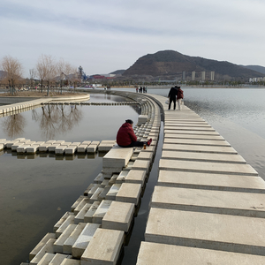 《脚印与极光》.wav