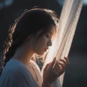暮色笼窗台