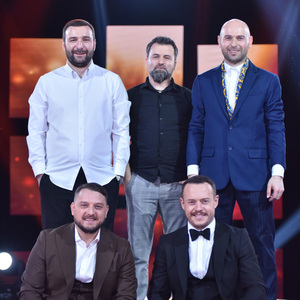 ღრუბლები დაფარფატობენ