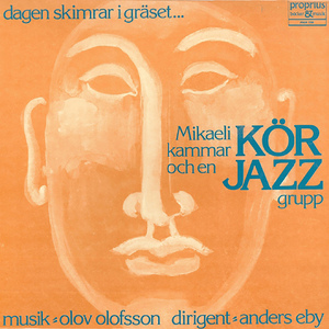 Dagen skimrar i graset