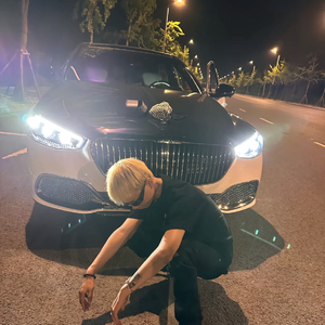 烟灰掉在我的钢琴键上