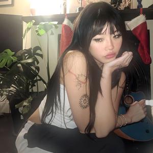 BAD BITCH (feat. prod. aloa x sxnset)