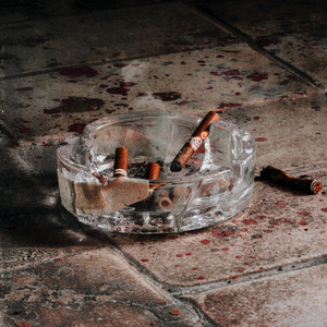 Разбитая пепельница