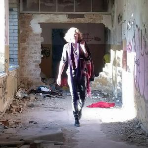 Maailmalle Sateessa Laulan