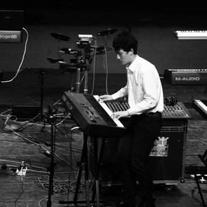 聆听屋顶的撞动