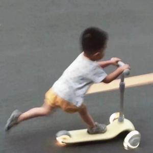 雨天在宿舍阳台上无所事事