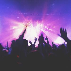 靠近一点点（伴奏）