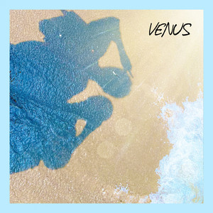 夜の川沿いを君と歩く