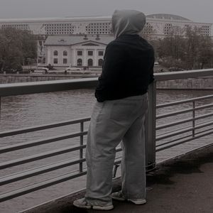 Крутится вертится