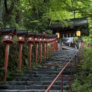 昔烽火连天，今神鸦社鼓