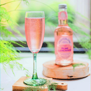 被汽水弥漫的桃子味