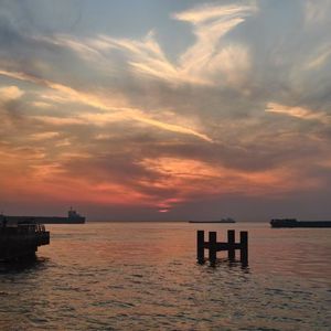 朝时潮笙，暮间汐乐