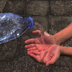 让她降落