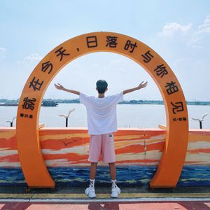 让我再抱抱你，世界
