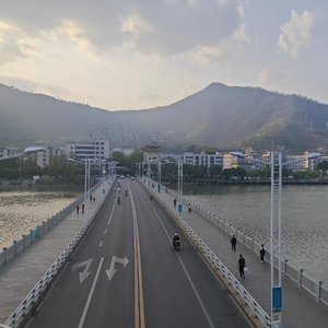 《米易的月光》

——给Tender