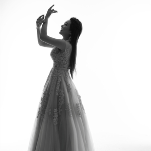 一抹夕阳 (女高声独唱)