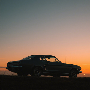 她开着邻居家的Toyota追着日落