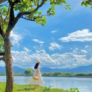 飛鳥川のほとり