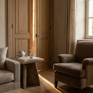 NẮNG TÌM ĐẾN EM TRƯỚC KHI EM KỊP MỞ CỬA