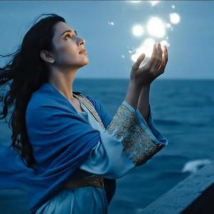 Mavi bir yemin örttüm