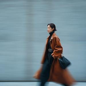 비어 있는 책상 위에서