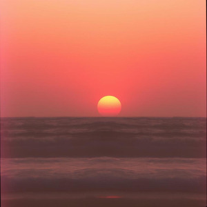 夕暮れがすべての輪郭を溶かし