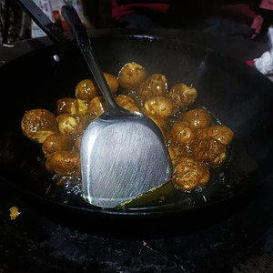 憨包洋芋吃多掉 (伴奏)