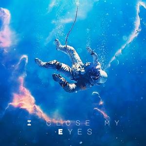 I Close my eyes
