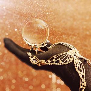 Üveggömb (Glass ball)