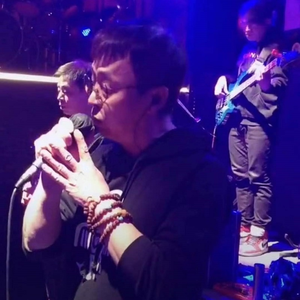 越过山丘 (翻自 杨宗纬)