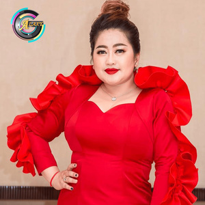 ខ្ចប់ទឹកភ្នែកគប់កណ្តាលមុខ