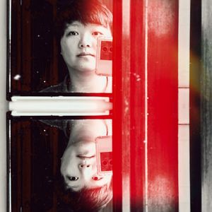 镜子里的她有些陌生