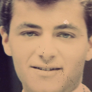 TENÍA QUE SER IUNA FLOR (En Vivo)