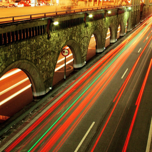 你是我未曾拥有无法捕捉的亲昵