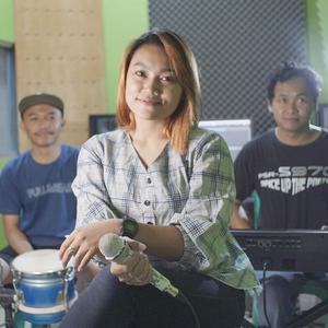 Pamitan (feat. Rindiani Rindul)