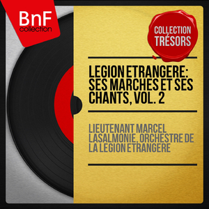 Cravate verte et képi blanc