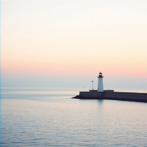 丘の上から眺める海は美しく寂しかった