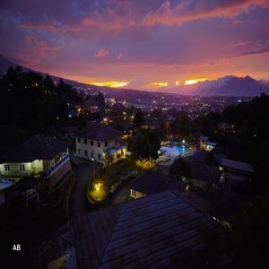 Antara Diam dan Rahasia