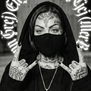 En Jävla Snygg Tjej (Men Bara En Grej) (feat. PËRVËRSA)