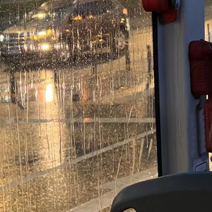 雨，公交车，发呆的我